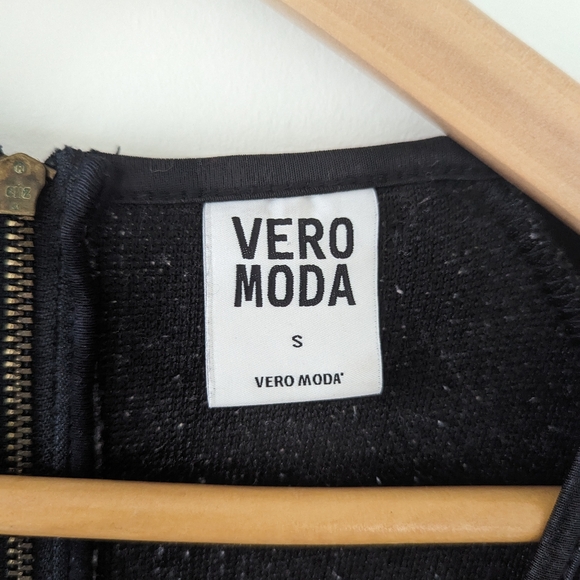 Vero Moda Erin SS Mini Dress, Grey Tweed and Black, Zipper Details - Picture 3 of 5